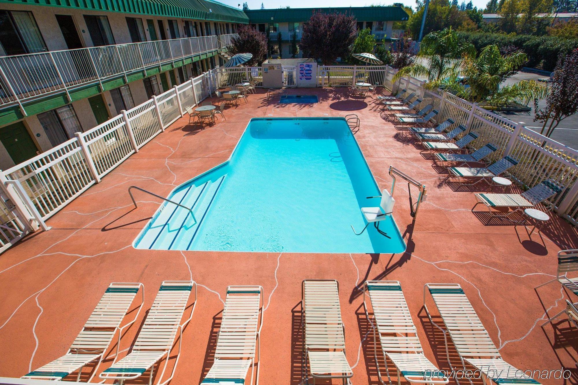 University Inn Fresno Exteriör bild